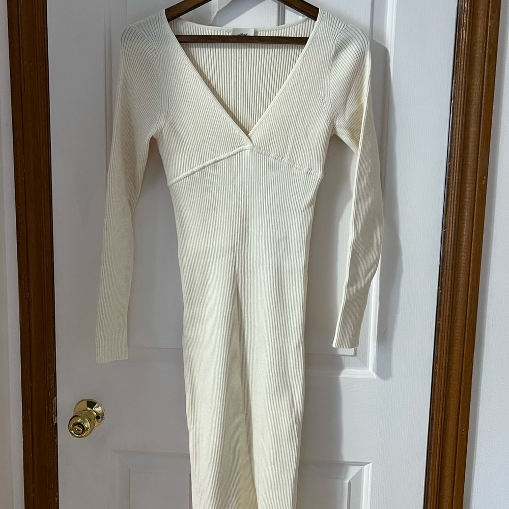 Aritzia Cream Ribbed V-Neck Long Sleeve Dress